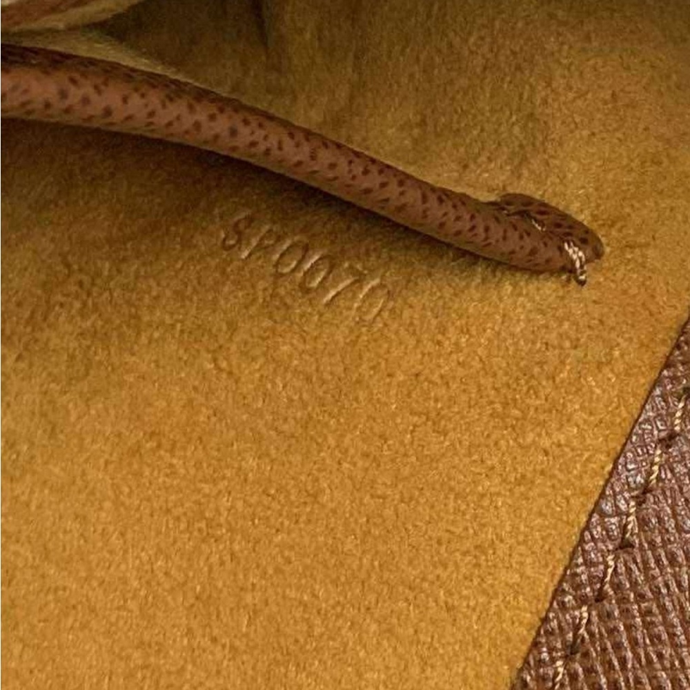 Louis Vuitton musette tango short. Monogram - Picture 10 of 16